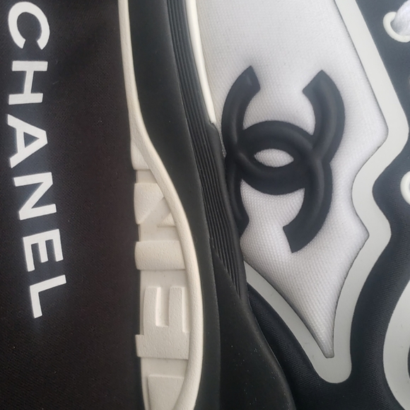 CHANEL CC LOGO LYCRA WHITE & BLACK SNEAKERS 37.5 - Picture 5 of 8